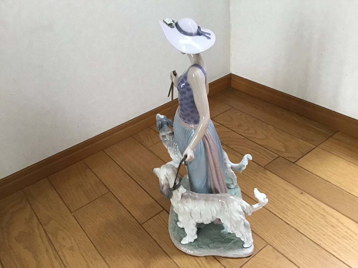 リヤドロ LLADRO 犬を連れた婦人 (リヤドロ) フィギュリン Yahoo