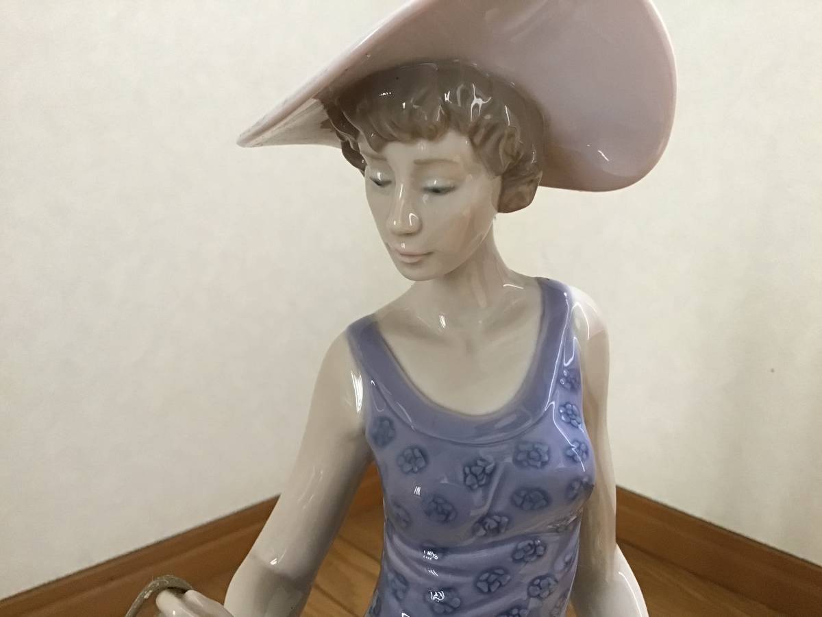 リヤドロ LLADRO 犬を連れた婦人 (リヤドロ) フィギュリン Yahoo