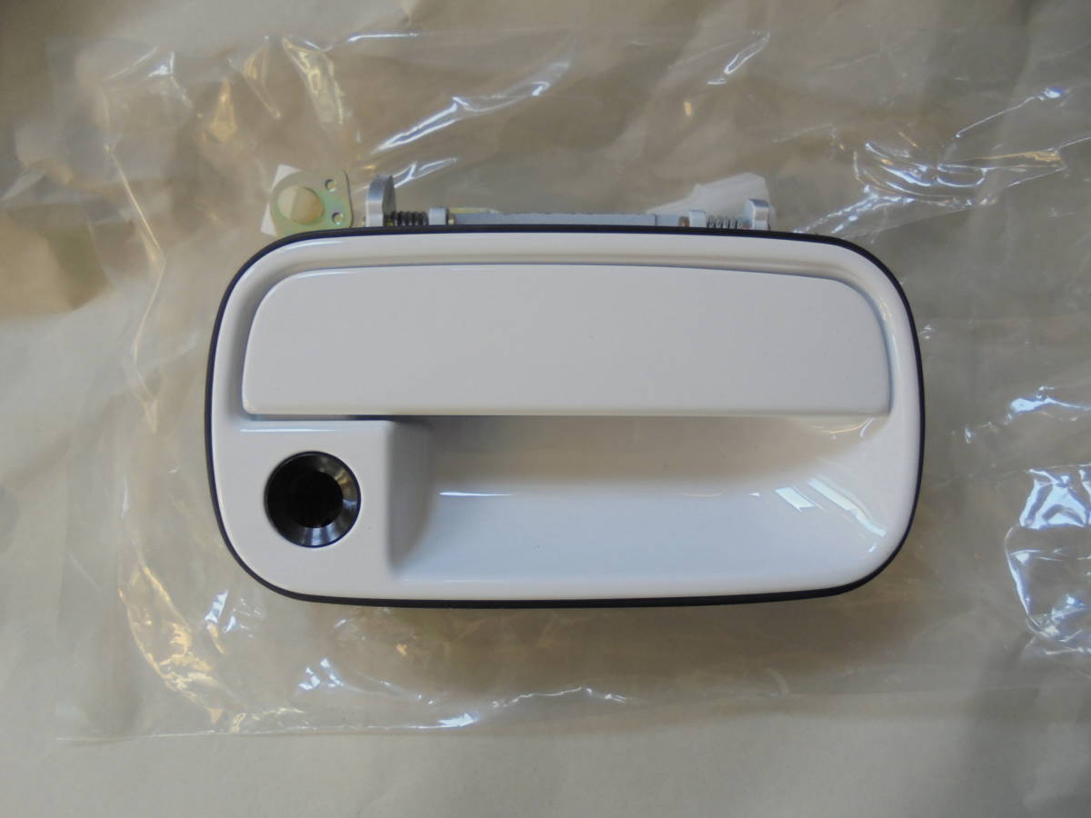 新品，人気セール ＦＣ３Ｓ 純正部品 アウターハンドル 右 純正白 全国 運転席側 ドアハンドル ＵＣ クリスタルホワイト/(サイド)｜売買されたオークション情報、yahooの商品情報をアーカイブ公開 - オークフ マツダ用