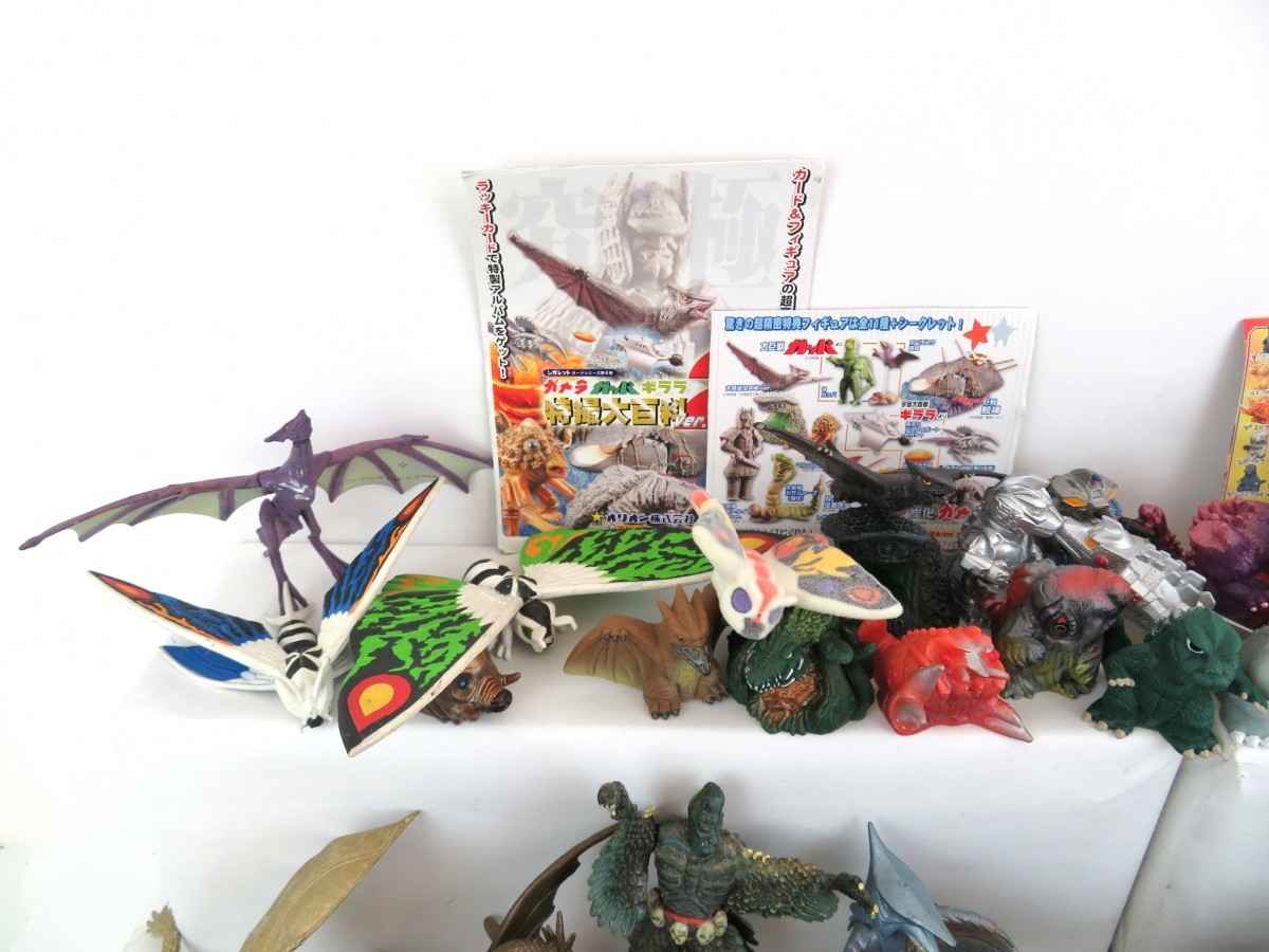 まとめ 大量 ゴジラ フィギュア シガレットカード ガメラ ガッパ 