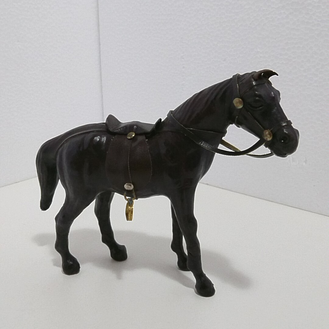 馬の置き物　革製　ビィンテージ　　レア 馬の置物 レザー？革製 革張り オブジェ 骨董(置物)｜売買された