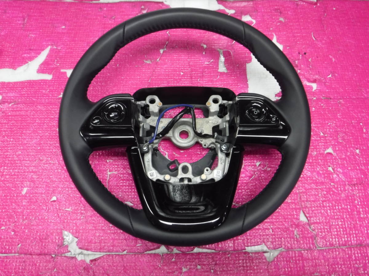 人気定番，100%新品 プリウス ZVW50 純正 ステアリング ハンドル レザー系 黒いパネル貼り付け(ステアリング、ハンドル本体)｜売買されたオークション情報、yahooの商品情報をアーカイブ公開 - オークファン トヨタ用