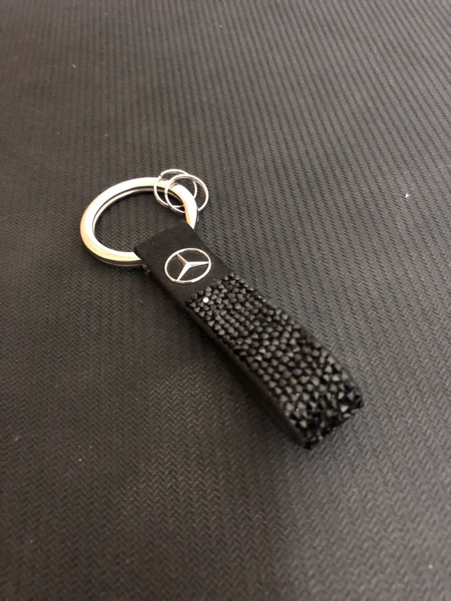 Mercedes Benz 純正　キーホルダー　アルカンターラ　スエード　スワロフスキー　レア　新品 アルカンターラ AMG メルセデスベンツ 車キーケースメタルリング付 メルセデスベンツ用 キーホルダー