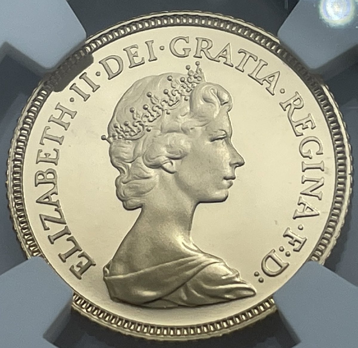 超激得，超激得，HOT 最高鑑定 1983年 イギリス ヤングエリザベス NGC PF70 ULTRA CAMEO ハーフソブリン金貨 同グレード鑑定39枚 英国 アンティークコイン(ヨーロッパ)｜売買されたオークション情報、yahooの商品情報を ヨーロッパ