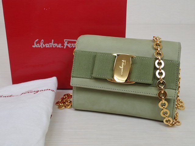 新品，新作登場 Salvatore Ferragamo/サルバトーレ フェラガモ ヴァラ リボン ゴールドチェーン ショルダーバッグ ウエストポーチ スエード グリーン系(かばん、バッグ)｜売買されたオークション情報、yahooの商 かばん、バッグ