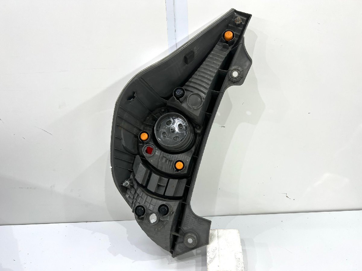 アクア NHP10 前期 純正テールライト 右 STANLEY52-252 （32A-83