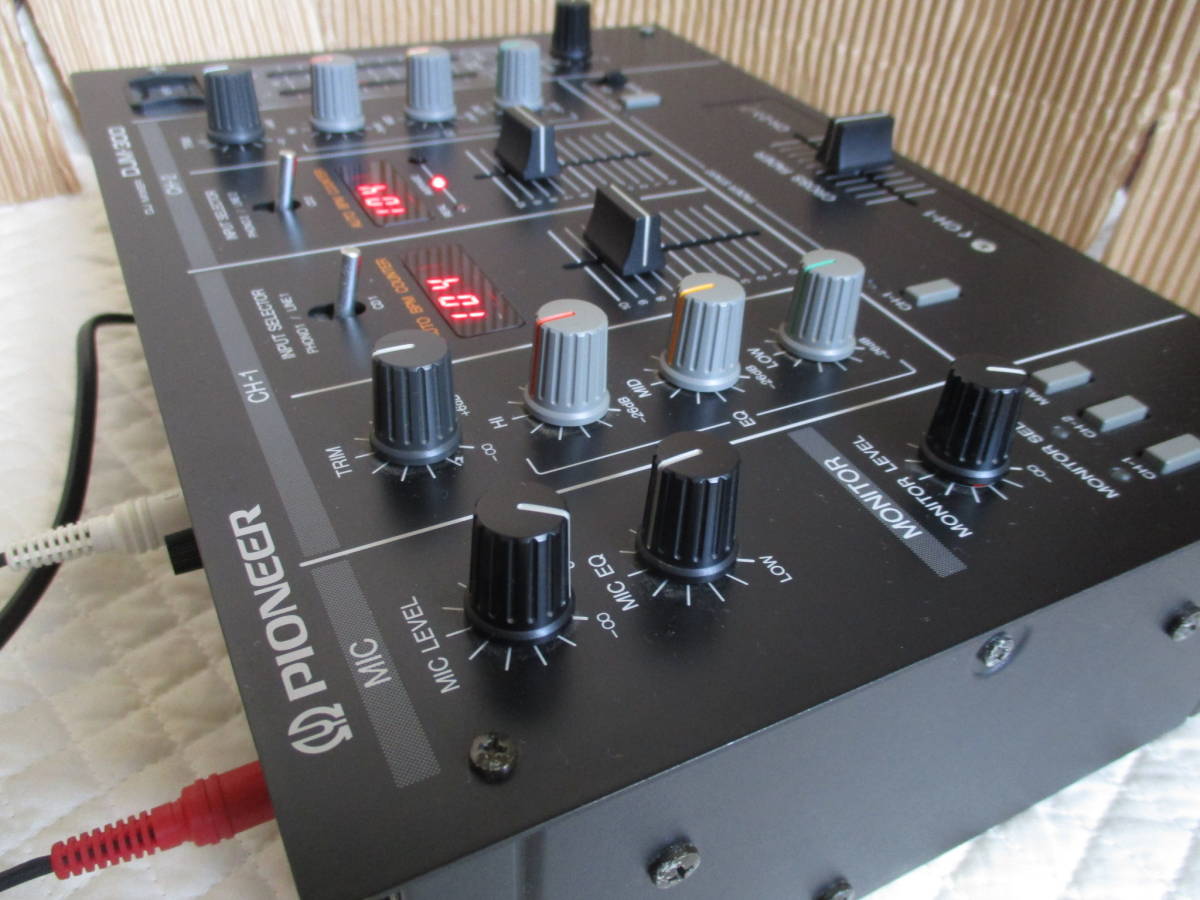 Pioneer DJM-300 DJミキサー Pioneer DJミキサー DJM-300 Mixing