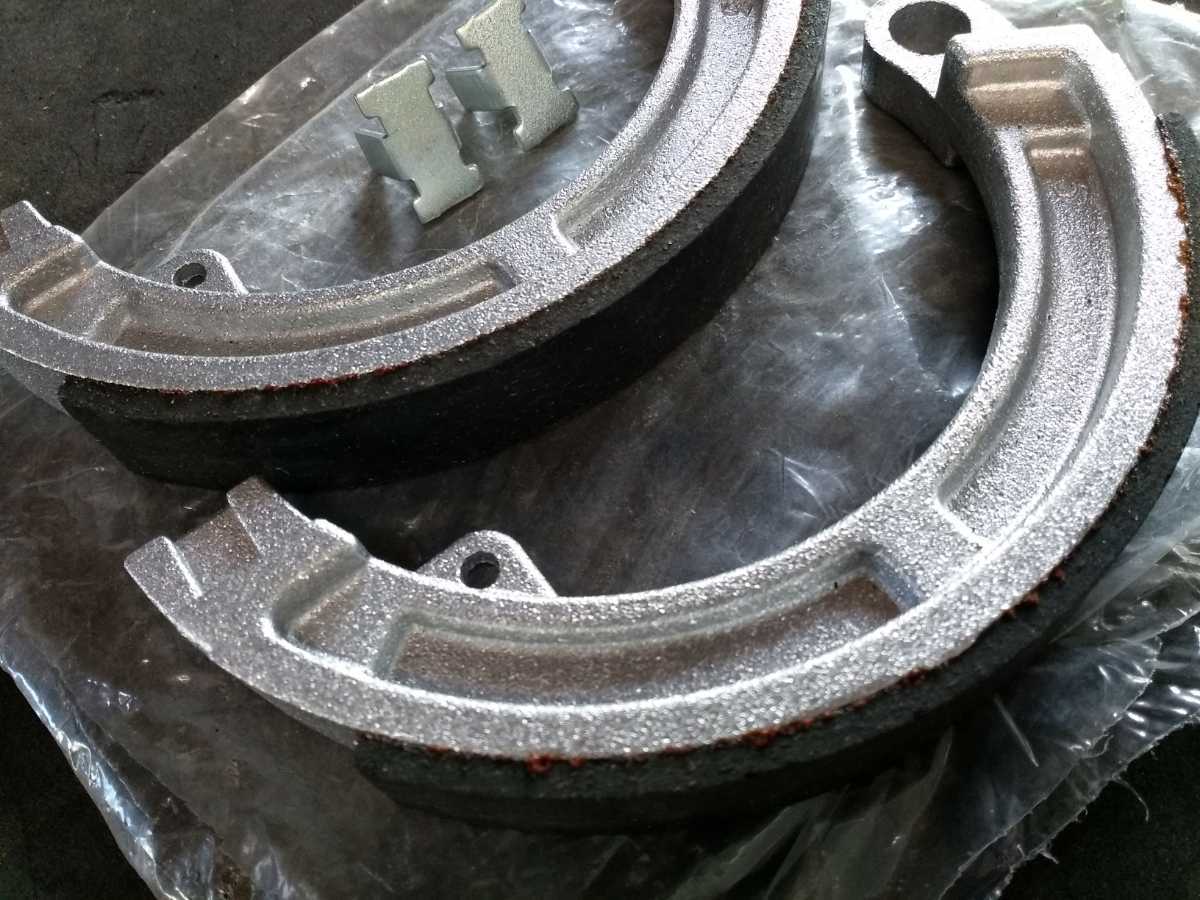 vespa ベスパ　【50/90/100/ET3】　フロント・ブレーキシュー　溝無し　社外品_3