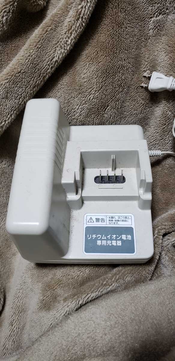 パナソニック　NKJ-033B　電動アシスト自転車用リチウムイオンバッテリー充電器 中古品