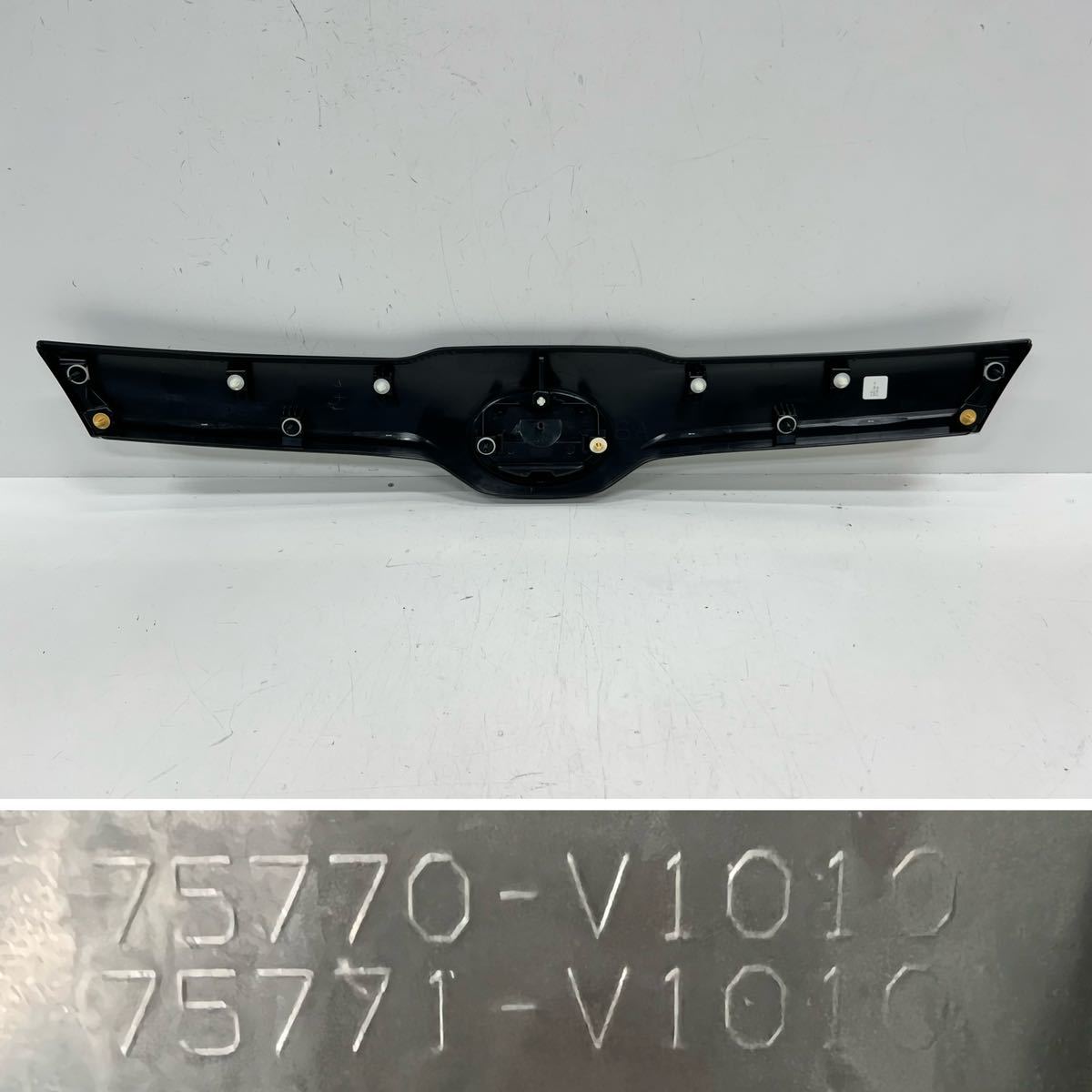 40914 ノア ZWR90W 純正 ボンネットフードモール フロントグリル 75770