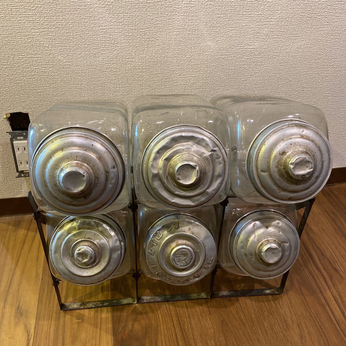  激レア 昭和20~30年ごろ 古いガラス瓶 昭和レトロ 駄菓子屋 当時物 ディスプレイ キャンディポット アルミの蓋 140サイズ 16(その他)｜売買されたオークション情報、yahooの商品情報をアーカイ その他