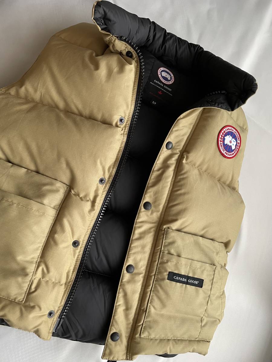 激安大特価，SALE】 カナダグース ダウンベスト Sサイズ ベージュ（TAN