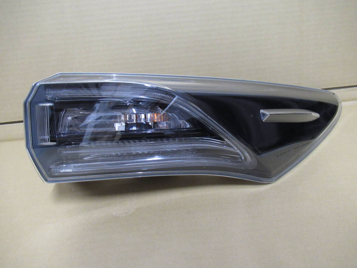 60 前期 ハリアー 純正 右 外 テールレンズ ハリアー 純正 右 LED 公式