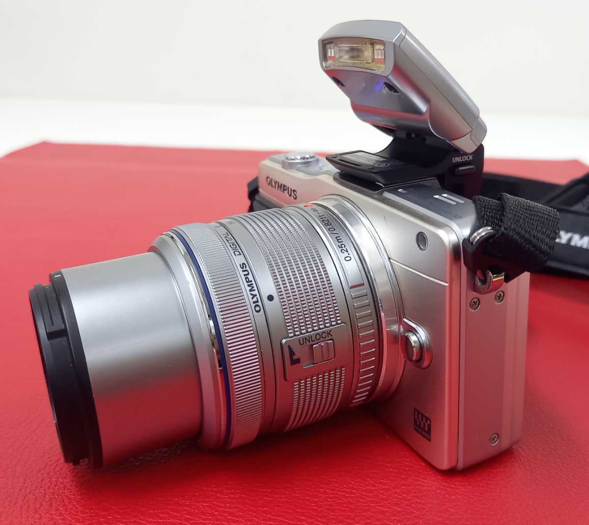 □A OLYMPUS E-PM2 ダブルズームキット シルバー M.ZUIKO DIGITAL 14