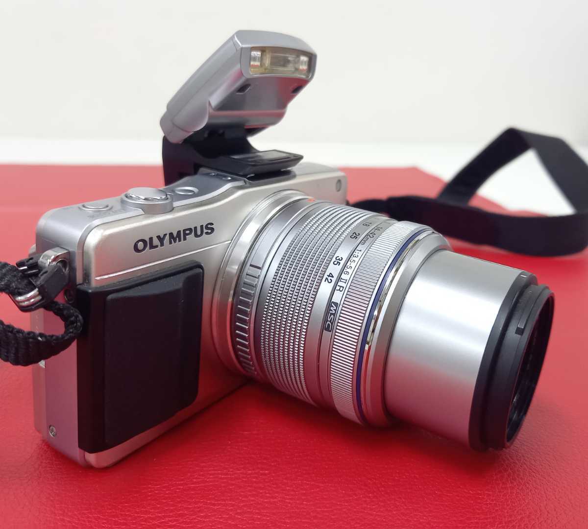 □A OLYMPUS E-PM2 ダブルズームキット シルバー M.ZUIKO DIGITAL 14