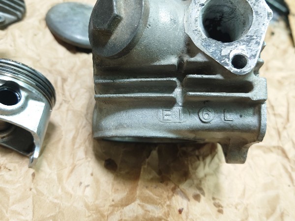 ホンダの モンキー 6ボルト 横型エンジン dax70のビックヘッドとキタコ