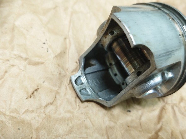 ホンダの モンキー 6ボルト 横型エンジン dax70のビックヘッドとキタコ