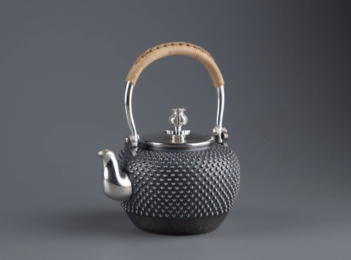 時代 純銀製 光南造 玉霰打出 蕾摘 急須 工芸品 美術品 銀瓶 煎茶道具