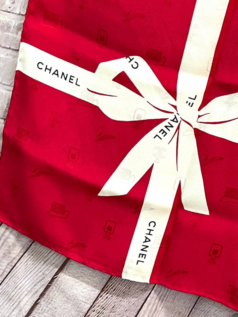 シャネル CHANEL スカーフ 赤 宝石チェーンプリント大判スカーフ 大判
