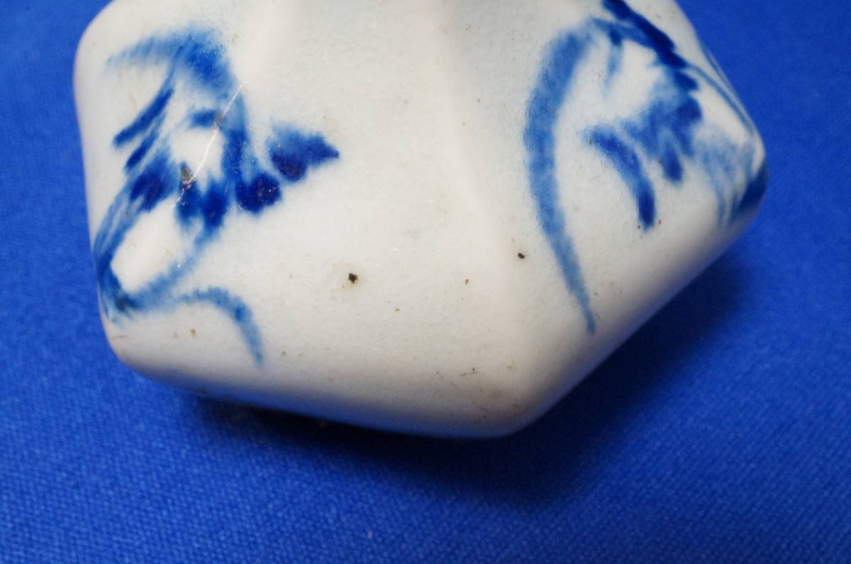 染付 青花 草花文 面取 小瓶 六角 水滴 書道具 骨董品 年代物