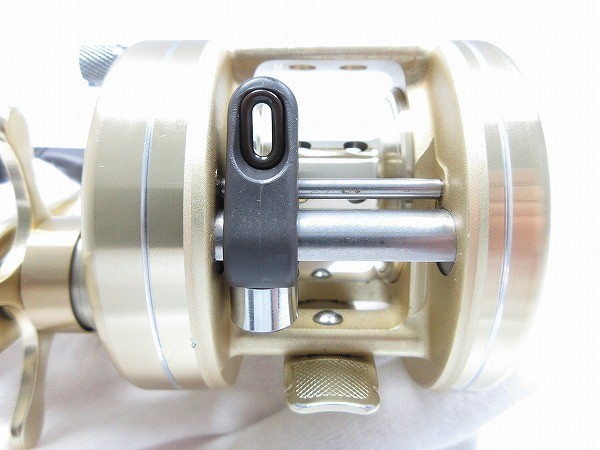 シマノ カルカッタ 200XT ／管理AM3336／12 【公式通販】