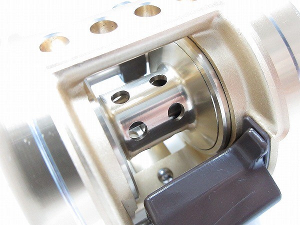 シマノ カルカッタ 200XT ／管理AM3336／12 【公式通販】