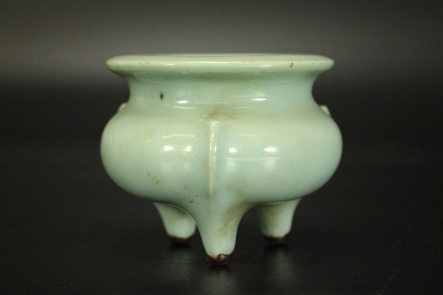 龍泉窯 青磁袴腰香炉 龍泉三 0 文化遺産オンライン 来歴有 博物館展示