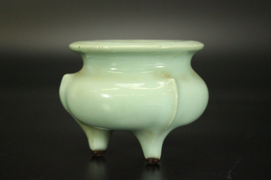 龍泉窯 青磁袴腰香炉 龍泉三 0 文化遺産オンライン 来歴有 博物館展示