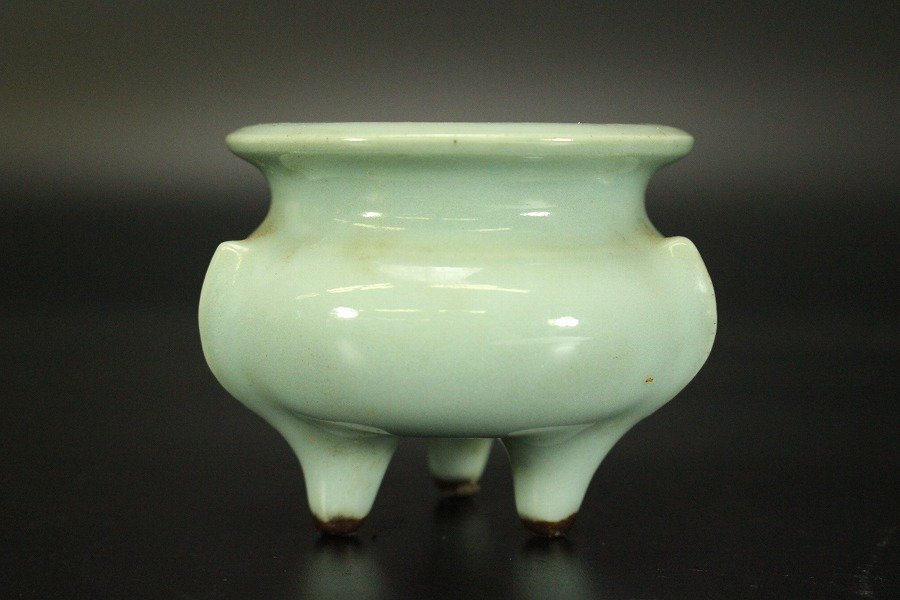 龍泉窯 青磁袴腰香炉 龍泉三 0 文化遺産オンライン 来歴有 博物館展示