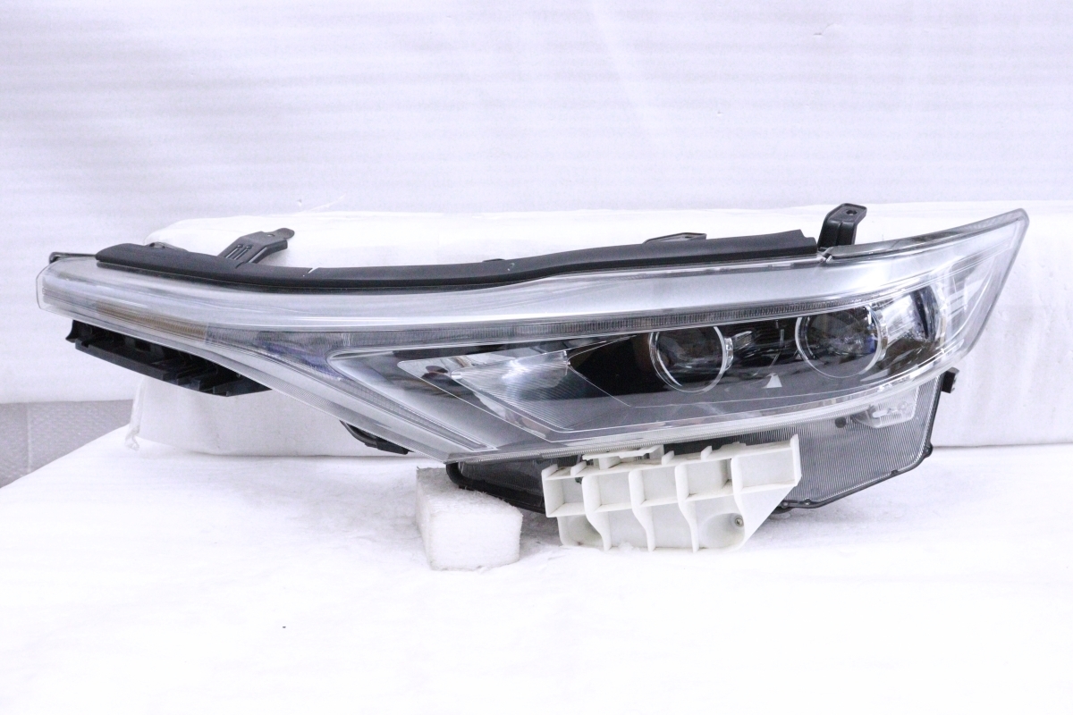 品質保証，人気セール 29-2779 後期 LED AZK10 SAI サイ 左ヘッドライト KOITO 75-14 打刻:79 ユニット スモークメッキ 純正 トヨタ YM(ヘッドライト)｜売買されたオークション情報、yahooの商品情報をアーカイブ公開 - オーク トヨタ用