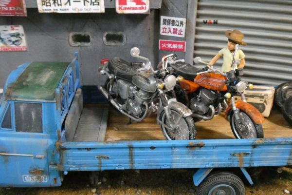 1/32 MAZDA T2000 三輪車＆バイク LED付 ジオラマ完成品ケース付 草ヒロ