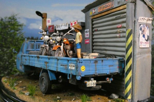 1/32 MAZDA T2000 三輪車＆バイク LED付 ジオラマ完成品ケース付 草