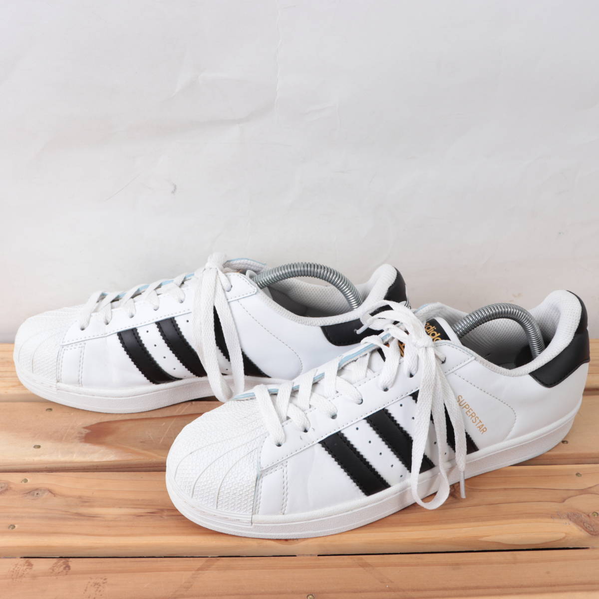 z9042 アディダス スーパースター 金ベロ US8 1/2 26.5cm/白 ホワイト 黒 adidas SUPERSTAR メンズ　スニーカー 中古