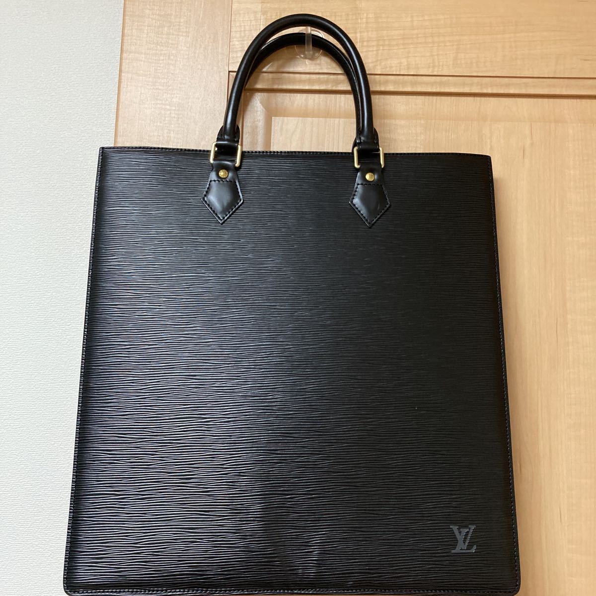 LVルイヴィトン ノワール 黒バック エピ エピ LV ノワール トート 
