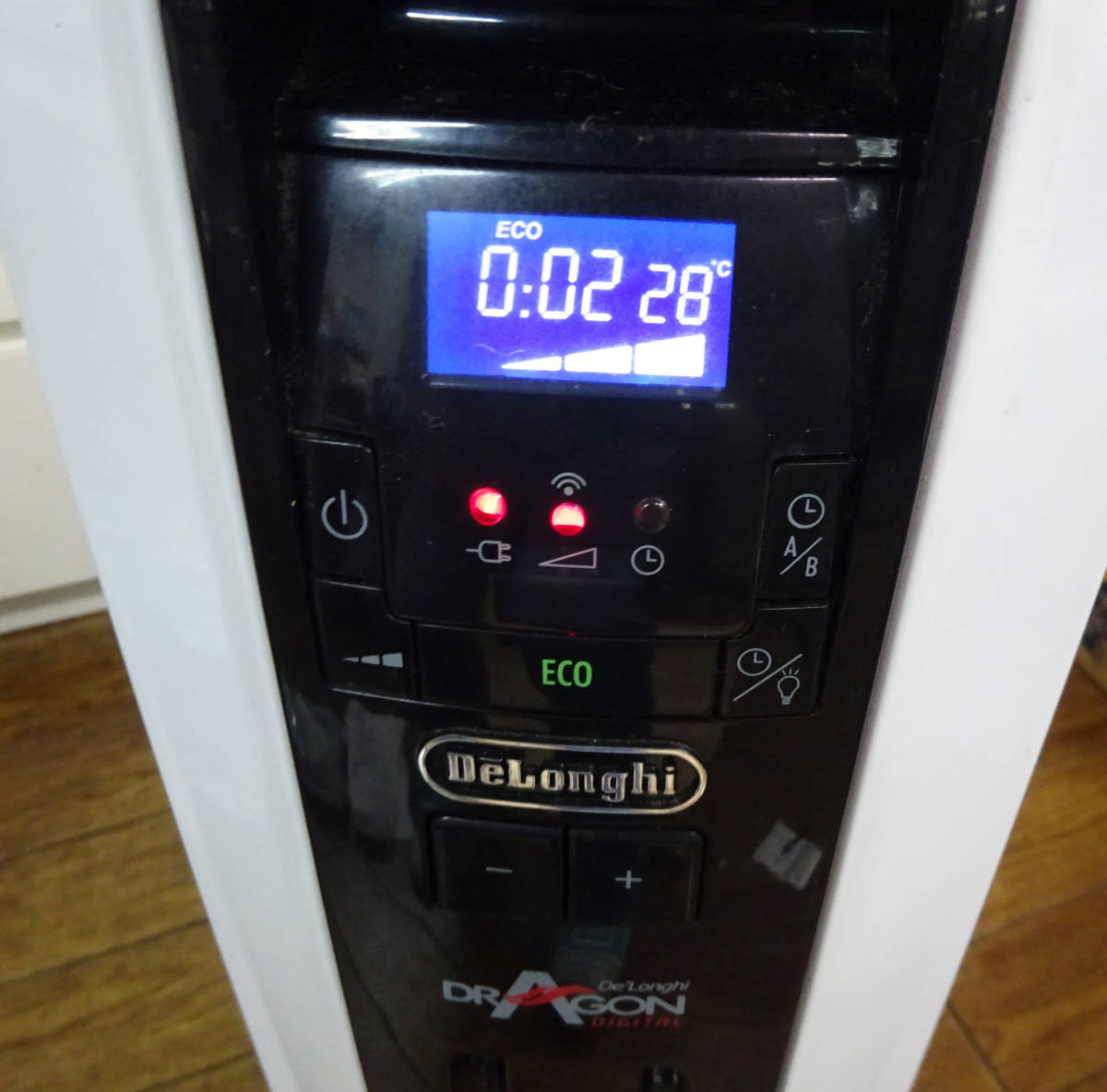 ◇ DeLonghi デロンギオイルヒーター ドラゴンデシダ TDD0815B