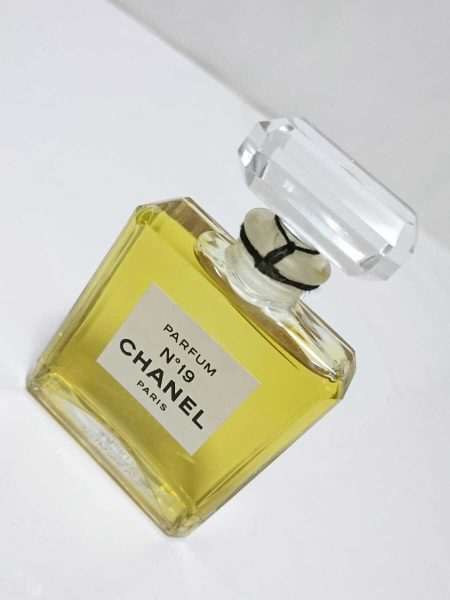 CHANEL シャネル No.19 PARFUM パルファム 香水 28ml 箱 2026年