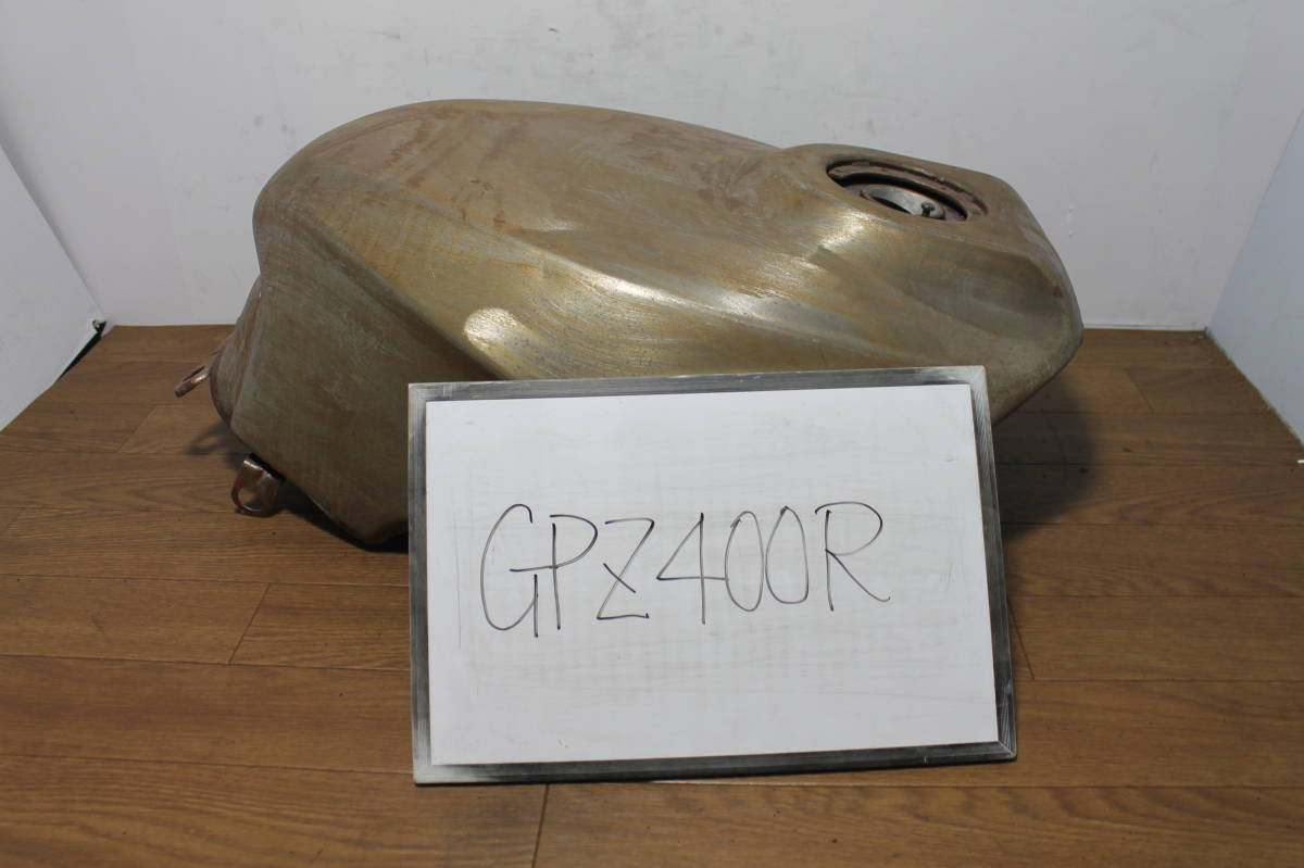 GPZ400R カワサキ タンク セット 外装 塗装ベース ☆ | レストアベース いよいよ最後のお化粧！ 燃料タンク 裏街道的自動車趣味R&amp;Dセンター 公式通販 KAWASAKI カスタム車 GPZ750R