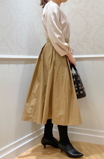 ワンピース 組曲 ジャージコンビタフタドッキング | L 美品 大きいサイズ 0 KUMIKYOKU NAVYジャージーコンビプリーツ &frasl; 自由区 組曲(KUMIKYOKU) 23区 ニットワンピース マルイ