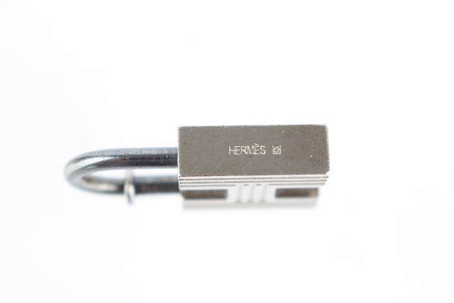 送料込 01 エルメス HERMES Hロゴ 2000年 カデナ 南京錠 鍵 チャーム