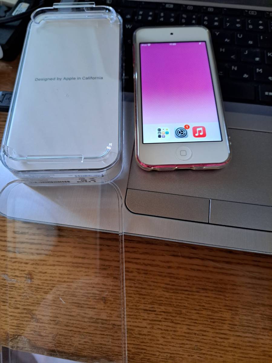 iPod touch MVJ82J/A [256GB ピンク]（イヤホンと充電コード未使用）
