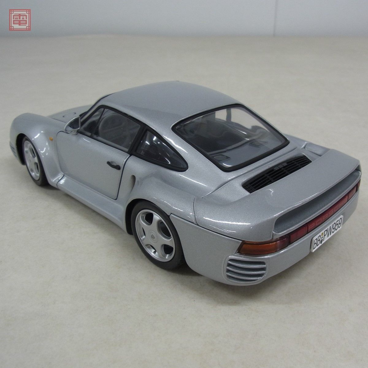 エグゾト/モーターボックス 1/18 ポルシェ 959 シルバー 車体のみ 