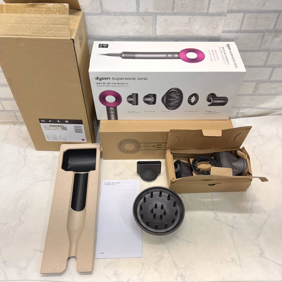 未使用 dyson supersonic ionic 箱、アタッチメント5点 ドライヤー