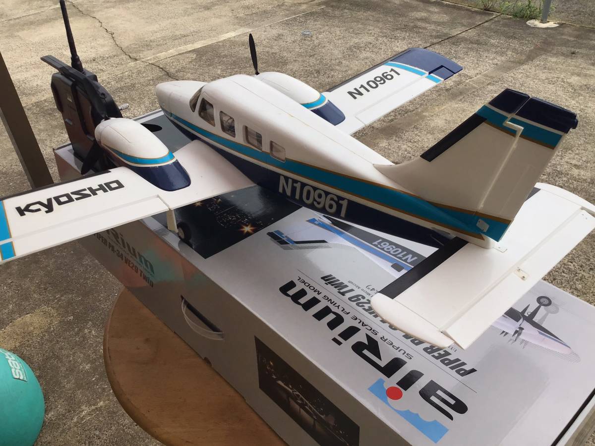 ラジコン飛行機 京商 KYOSHO airium ブラシレスモーター 2，4GHz