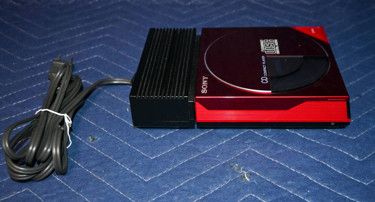 M559 SONY / ソニー D-50 Compact CD Player + AC-D50 Power Dock 1984