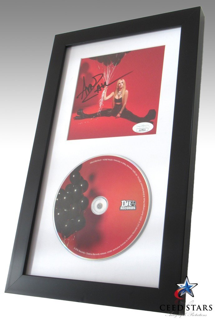 アヴリル・ラヴィーン直筆サイン入り写真(証明書付き)