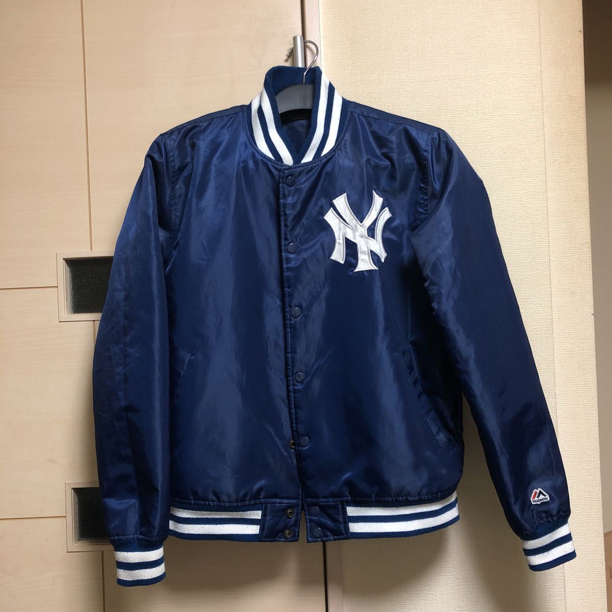 数量限定，2026 Majestic ニューヨークヤンキース スタジャン サイズM Yankees(Mサイズ)｜売買されたオークション情報、yahooの商品情報をアーカイブ公開 - オークファン スタジアムジャンパー