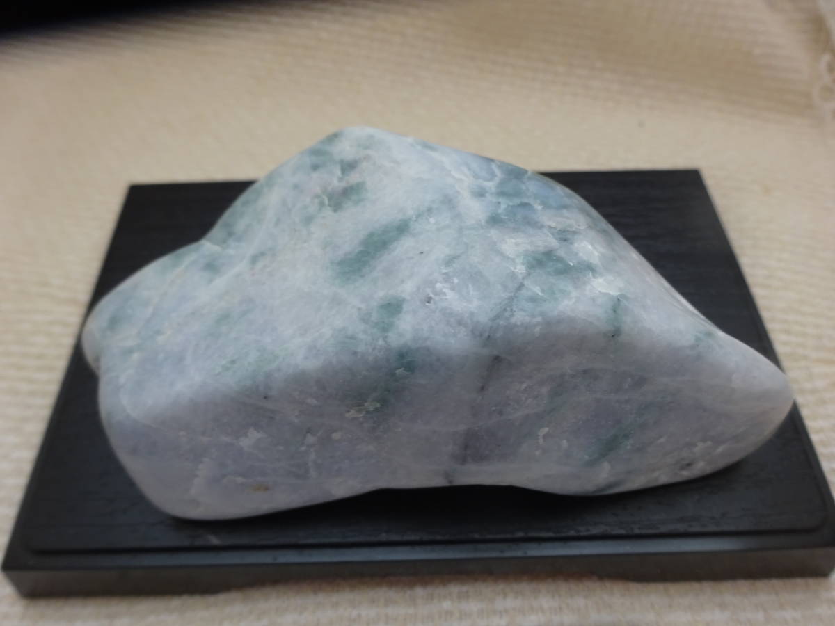 逸品》 青ラベンダー翡翠 143グラム 308 糸魚川産翡翠 ヒスイ 