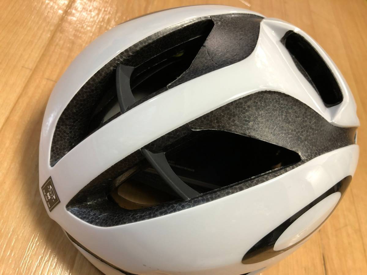 ARO5 Oakley - あのOAKLEYのエアロヘルメットが新登場！OAKLEY 