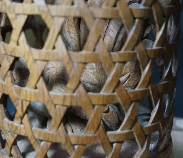 一位一刀彫 籠の鶏 一英作 飛騨高山 伝統工芸 高さ16cm(木工、竹工芸