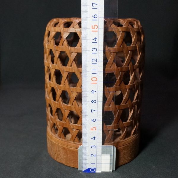 一位一刀彫 籠の鶏 一英作 飛騨高山 伝統工芸 高さ16cm(木工、竹工芸